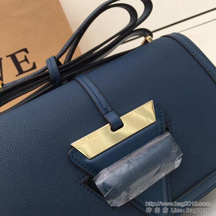 LOEWE羅意威 Barcelona 荔枝紋三角包 小牛皮肩背斜挎包 雜誌爆款  jdl1021